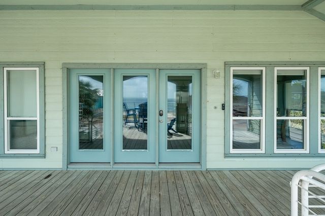 1819 Bay Shore Dr, Rockport, TX 78382