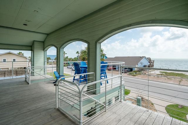 1819 Bay Shore Dr, Rockport, TX 78382