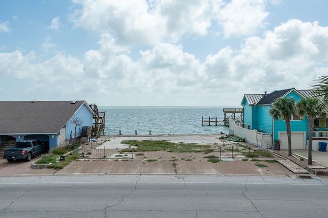 1819 Bay Shore Dr, Rockport, TX 78382