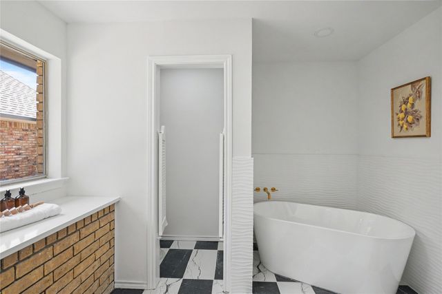 4504 Lake Park Drive, Arlington, TX 76016