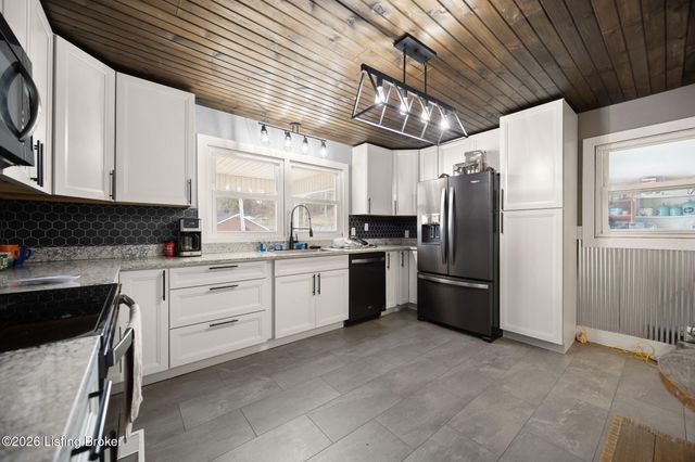 503 N Main St, Brownsville, KY 42210