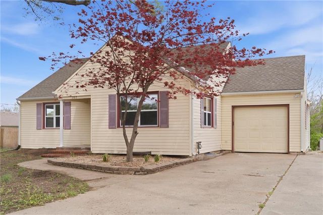 307 E Orchard Street, Odessa, MO 64076