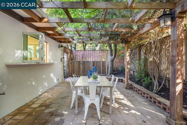 32 Las Vegas Road, Orinda, CA 94563