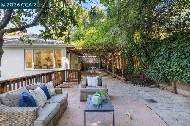 32 Las Vegas Road, Orinda, CA 94563