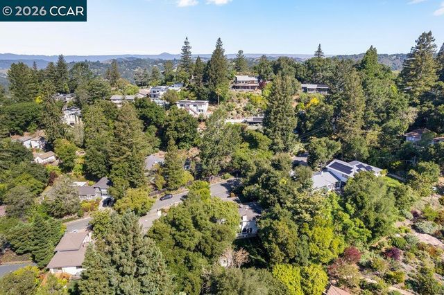 32 Las Vegas Road, Orinda, CA 94563