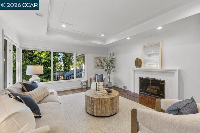 32 Las Vegas Road, Orinda, CA 94563