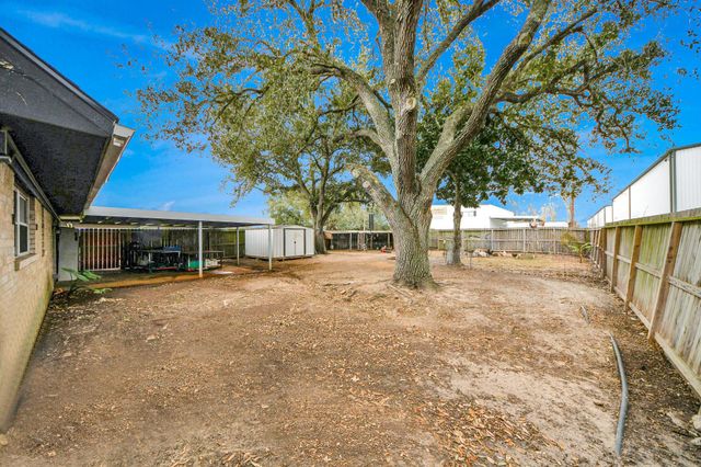 2534 Garden Road CR109, Pearland, TX 77581