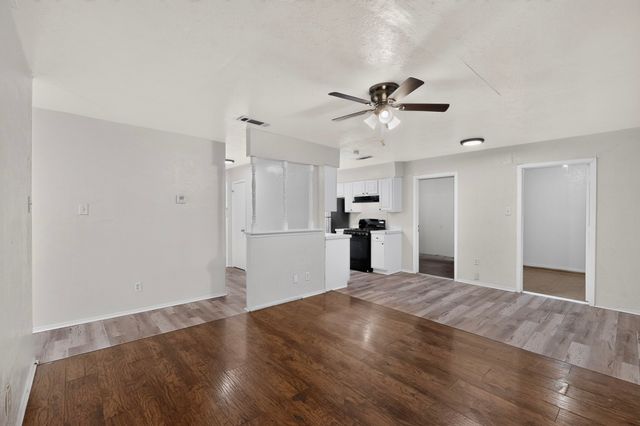 6432 Tumbling Creek Trail, Dallas, TX 75241
