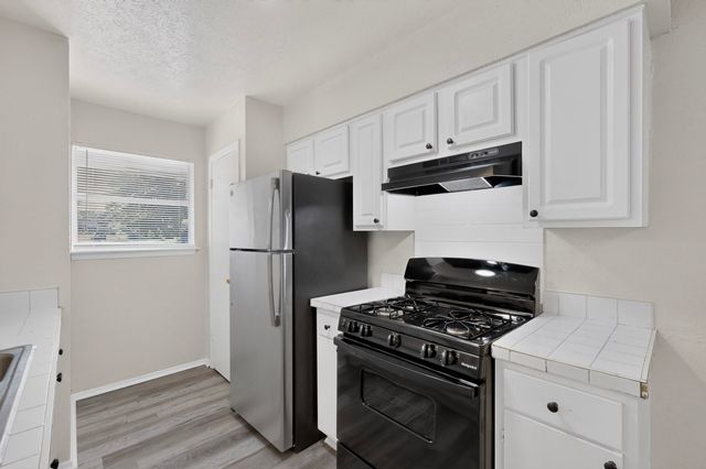 6432 Tumbling Creek Trail, Dallas, TX 75241