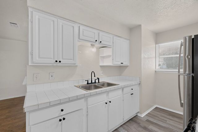 6432 Tumbling Creek Trail, Dallas, TX 75241