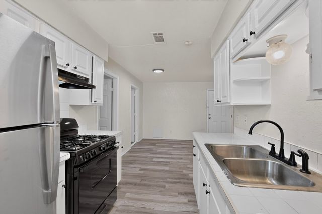 6432 Tumbling Creek Trail, Dallas, TX 75241