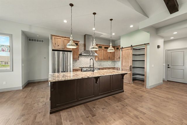 1825 Overlook Dr, Salina, KS 67401