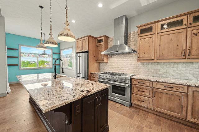 1825 Overlook Dr, Salina, KS 67401