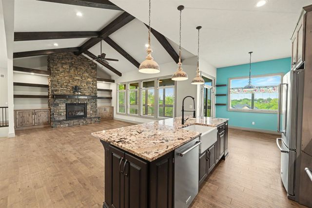1825 Overlook Dr, Salina, KS 67401