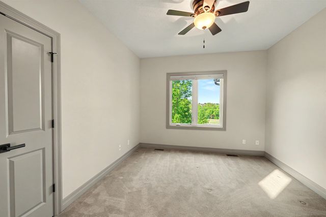 1825 Overlook Dr, Salina, KS 67401