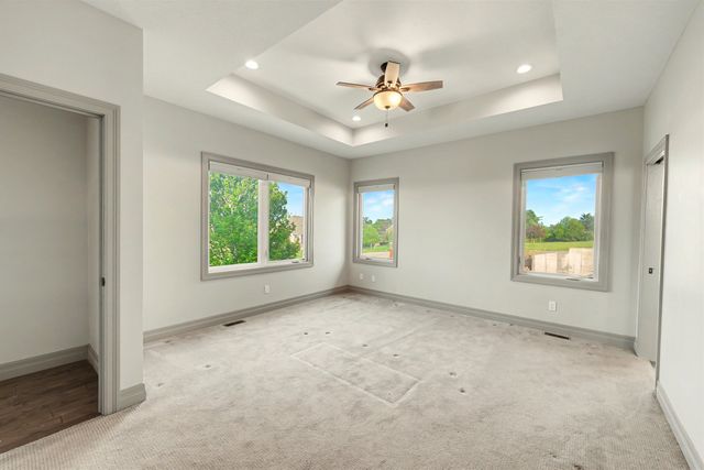 1825 Overlook Dr, Salina, KS 67401