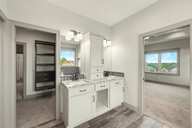 1825 Overlook Dr, Salina, KS 67401