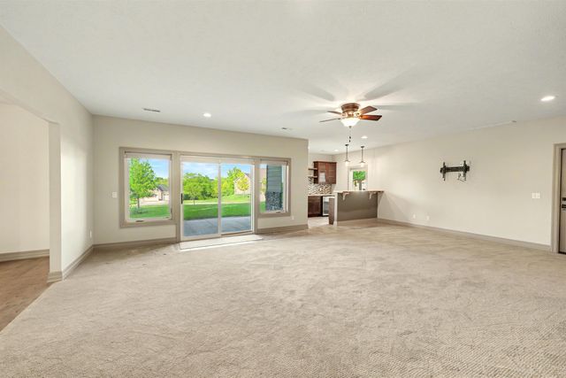 1825 Overlook Dr, Salina, KS 67401
