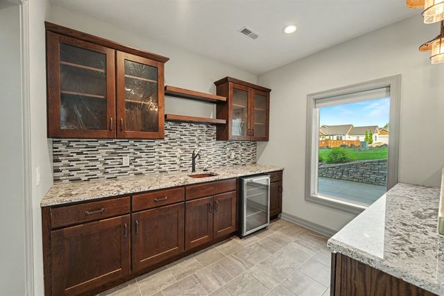 1825 Overlook Dr, Salina, KS 67401