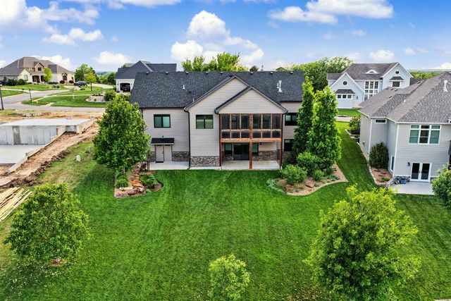 1825 Overlook Dr, Salina, KS 67401