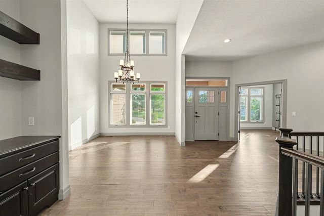1825 Overlook Dr, Salina, KS 67401