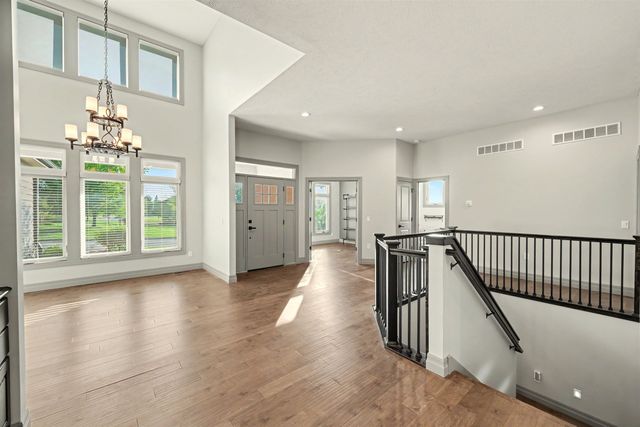 1825 Overlook Dr, Salina, KS 67401