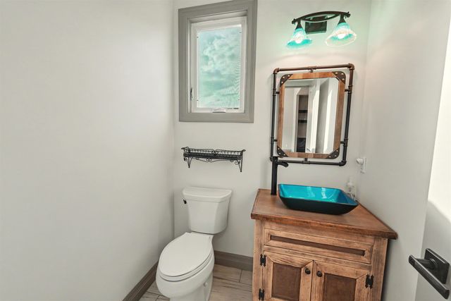 1825 Overlook Dr, Salina, KS 67401