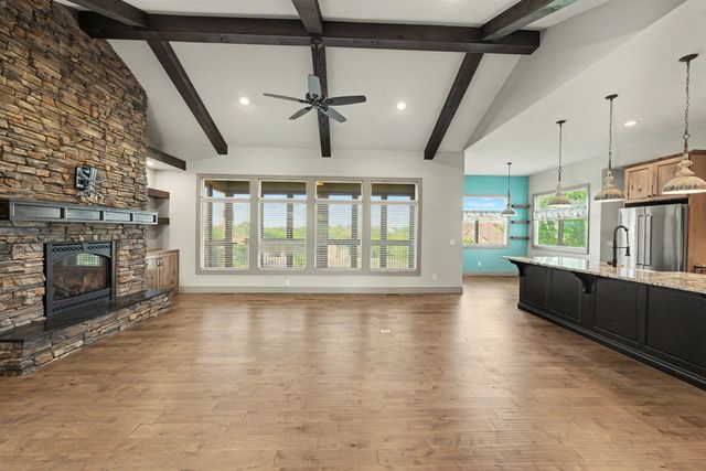 1825 Overlook Dr, Salina, KS 67401