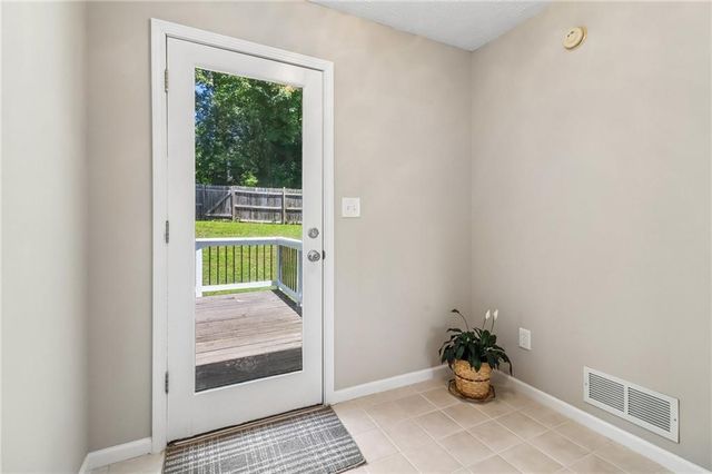 1074 Wash Lee Drive SW, Lilburn, GA 30047