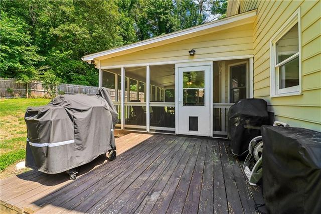 1074 Wash Lee Drive SW, Lilburn, GA 30047