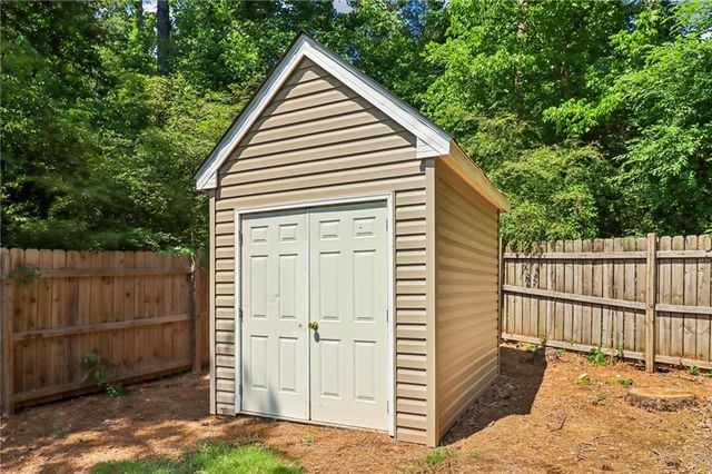 1074 Wash Lee Drive SW, Lilburn, GA 30047