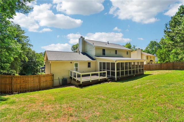 1074 Wash Lee Drive SW, Lilburn, GA 30047