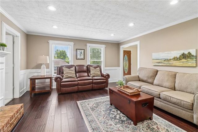 1074 Wash Lee Drive SW, Lilburn, GA 30047