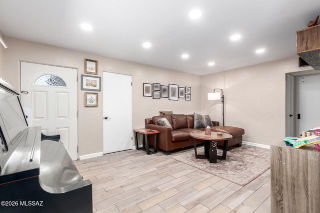 2532 E Silver Street, Tucson, AZ 85716