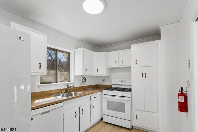 39 Gage Rd, East Brunswick Twp., NJ 08816