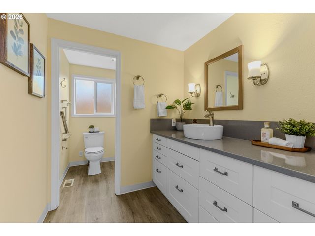 15802 Se 27TH Cir, Vancouver, WA 98683