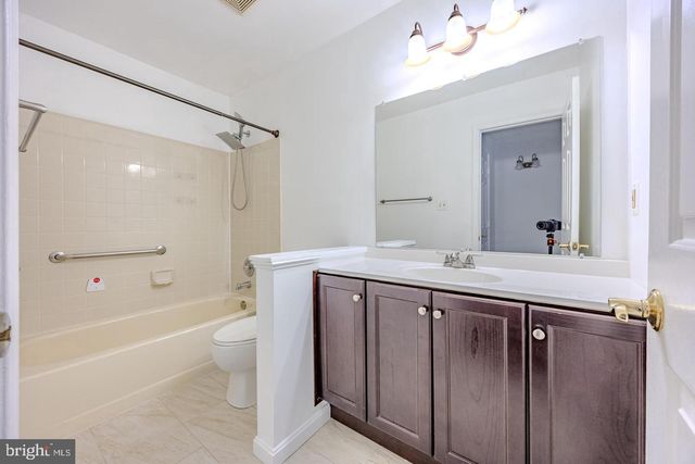 8200 MAPLE RIDGE AVE, Springfield, VA 22153