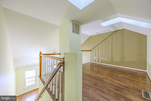 8200 MAPLE RIDGE AVE, Springfield, VA 22153