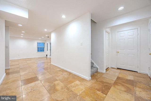 8200 MAPLE RIDGE AVE, Springfield, VA 22153