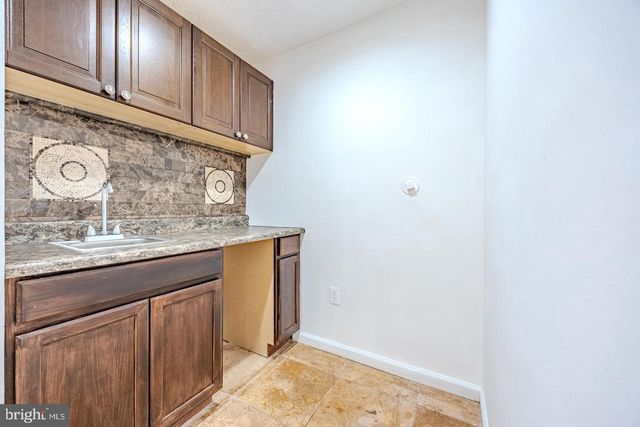 8200 MAPLE RIDGE AVE, Springfield, VA 22153