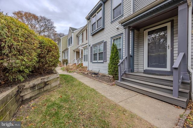 8200 MAPLE RIDGE AVE, Springfield, VA 22153