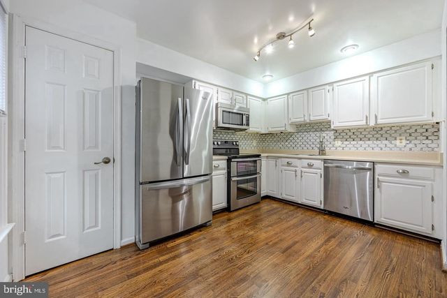 8200 MAPLE RIDGE AVE, Springfield, VA 22153