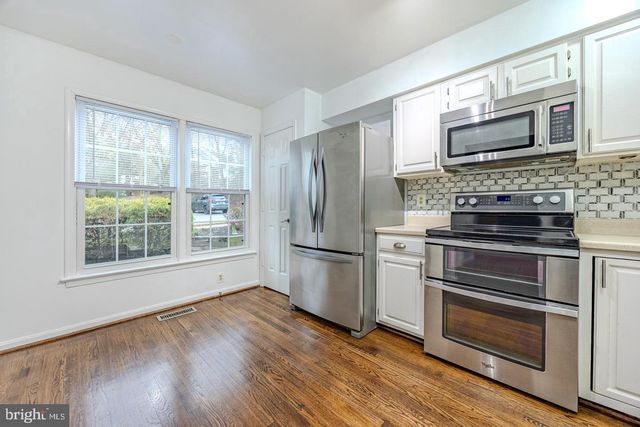 8200 MAPLE RIDGE AVE, Springfield, VA 22153