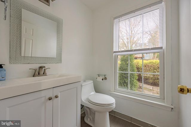 8200 MAPLE RIDGE AVE, Springfield, VA 22153