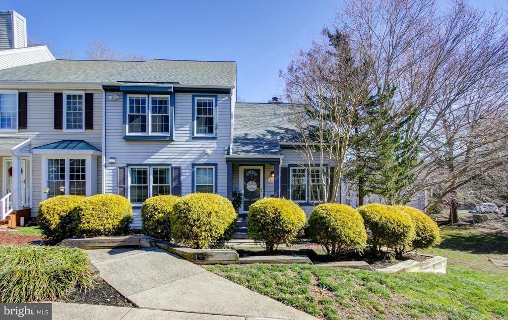 8200 MAPLE RIDGE AVE, Springfield, VA 22153