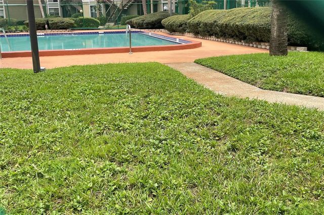 14308 HANGING MOSS CIRCLE 101, Tampa, FL 33613