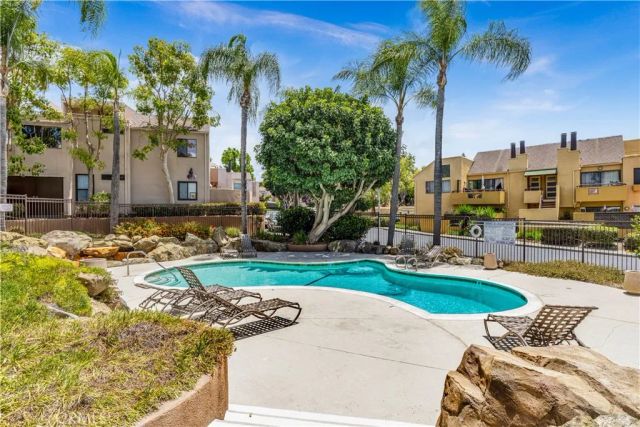 25761 Le Parc 72, Lake Forest, CA 92630