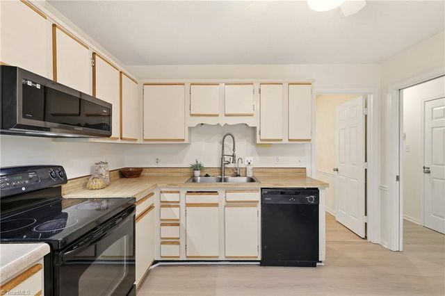 2430 Cottage Place, Greensboro, NC 27455