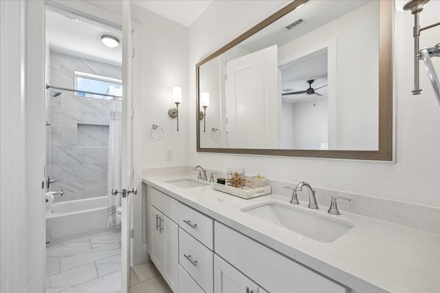 852 Fisher Street C, Houston, TX 77018