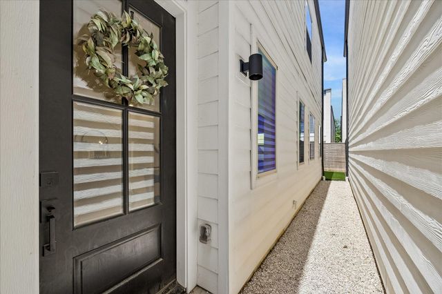 852 Fisher Street C, Houston, TX 77018